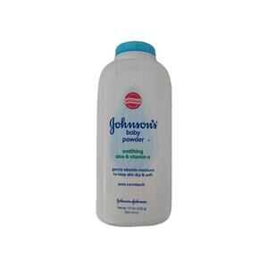 Johnson's Baby Powder Soothing Aloe Vitamin E Cornstarch Mild Soft Skin 15oz New